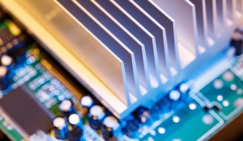 POWERアンプの放熱器を検証する